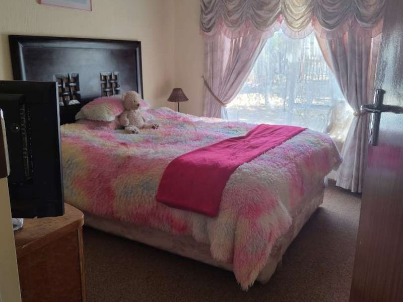 6 Bedroom Property for Sale in Volksrust - Photo 9