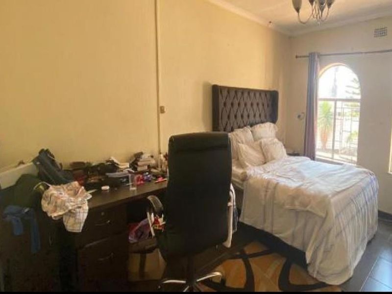 Large family home - Photo 8