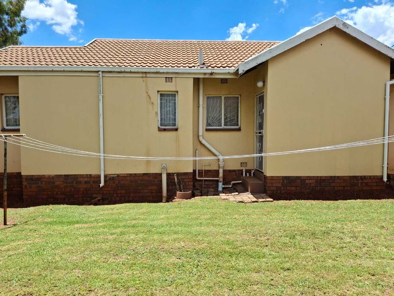 Coy 3 bed house for Beginners next to a primaryschool - Photo 5