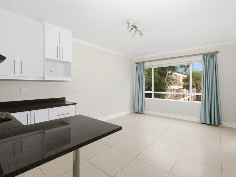 Light-Filled Flat in Sought-After Rondebosch Village - Photo 2