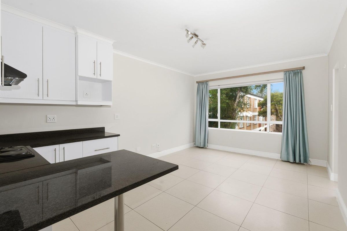 Light-Filled Flat in Sought-After Rondebosch Village - Photo 2