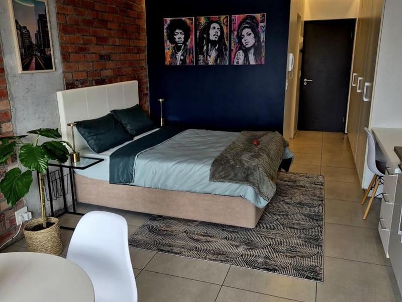 Trendy STUDIO apartment with all amenities and balcony , lovely views with parking - Photo 4