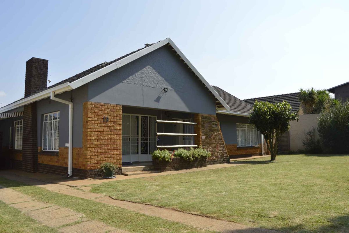 A Home Where Sophistication Meets Comfort - Photo 2