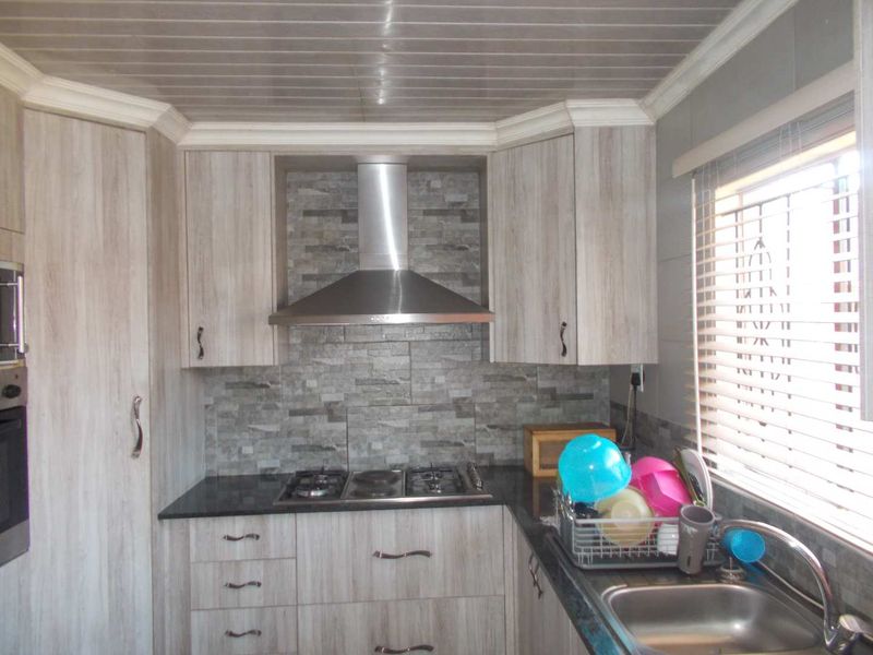 Awesome property looking for a new owner - Photo 7