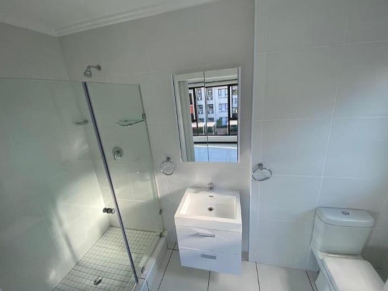 Investor's Dream: Modern Flat with Tenant in Place - Photo 9