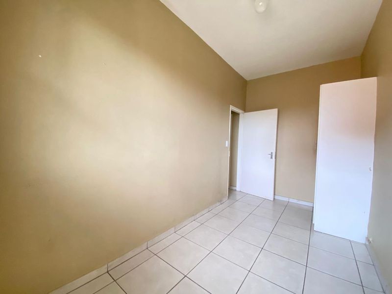 **Neat 3 Bedroom Apartment for Rent** - Photo 10