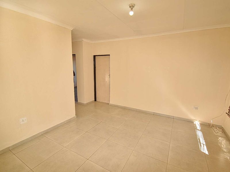 Large Family Home - Photo 6