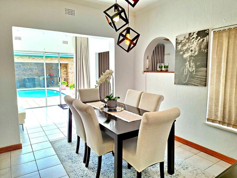 Stunning 4 Bedroom family home in Weltevredenpark - Photo 6
