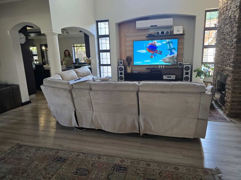 LUXURY 5-BEDROOM HOME FOR RENT - ULTIMATE COMFORT AND STYLE! - Photo 10