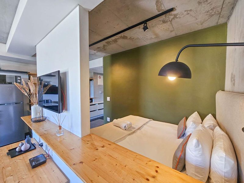 Furnished Apartment with Terrace and Table Mountain Views! - Photo 9