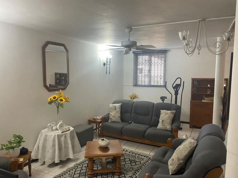 Gorgeous Townhouse awaits you! - Photo 3