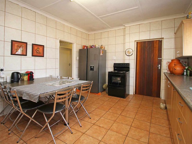 Spacious Family Comfort in a Peaceful Setting - Photo 10