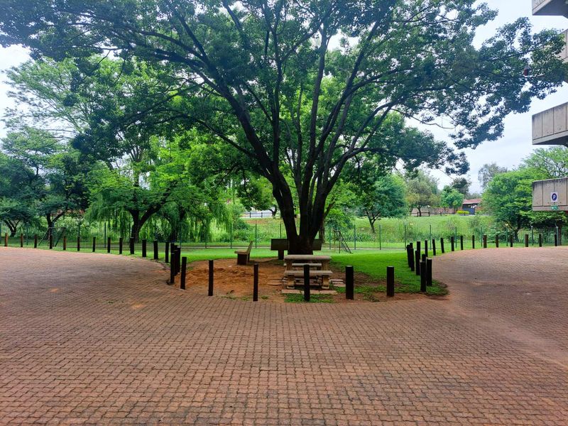 Modern & Spacious 2 Bedroom Apartment for Sale in Kilner Park! - Photo 2