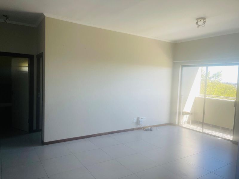 Luxurious 2 bedroom and 2 bathroom in Jackal Creek Golf Estate - Photo 2