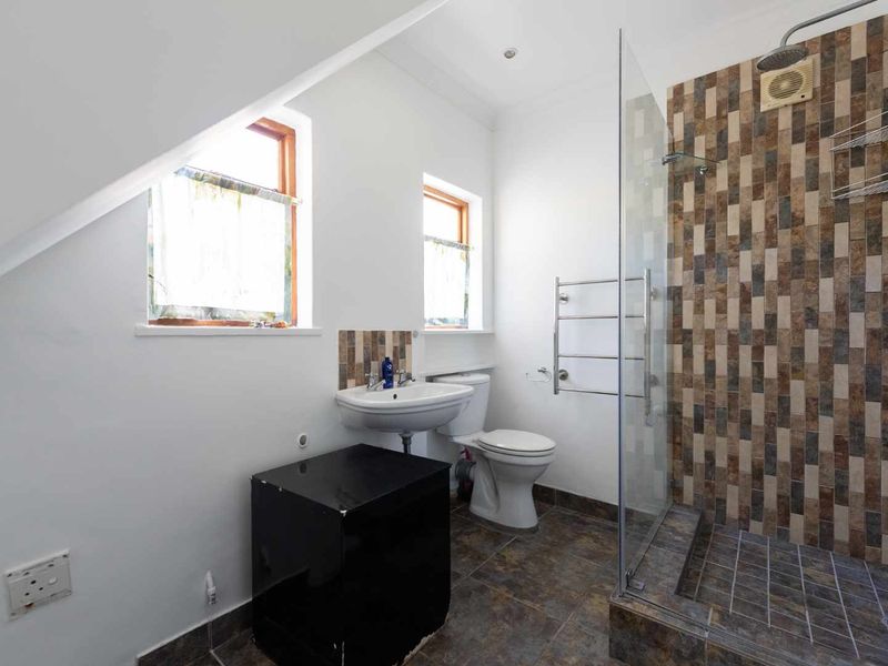 Own a Piece of History in Green Point's Most Beloved Complex! - Photo 8