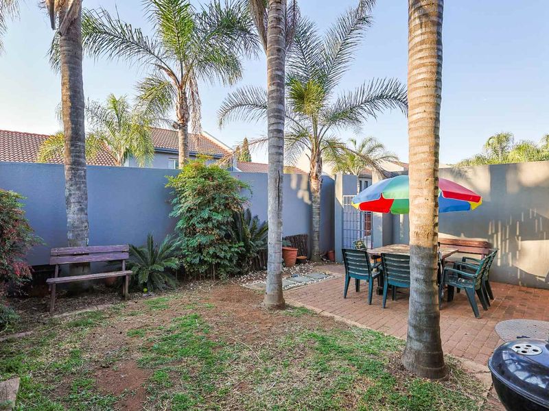 Spacious & Private 3-Bedroom in Secure Small Complex - Photo 8