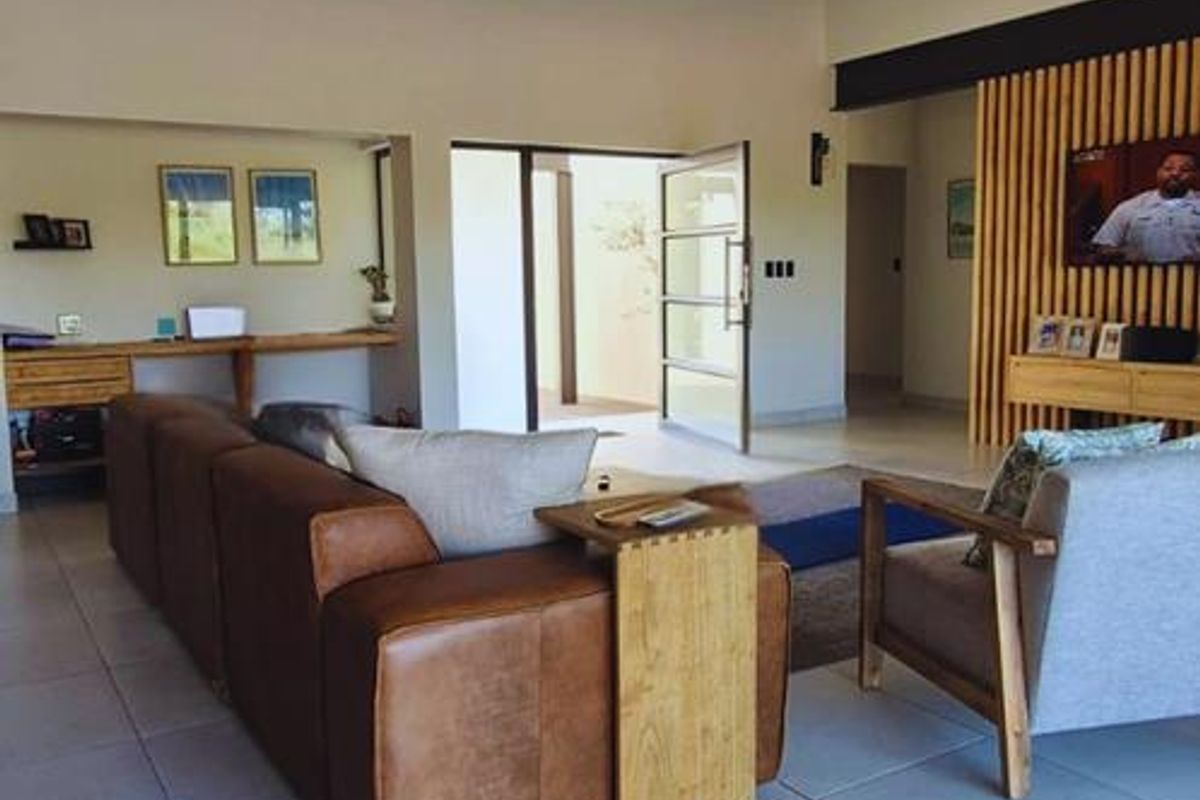 STYLISH FURNISHED HOME TO RENT IN ZANDSPRUIT MANOR - Photo 4