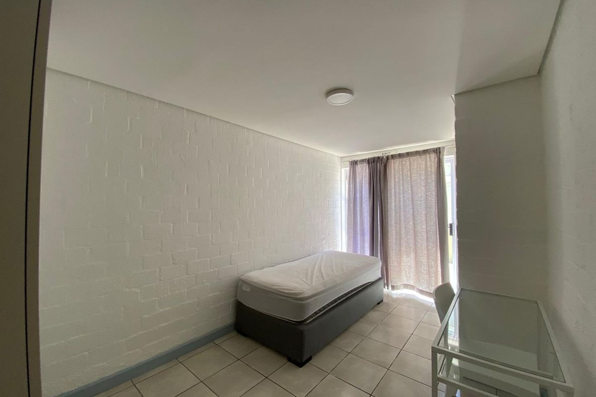 Beautifully renovated and furnished 2 Bed 1 Bath with Balcony - Photo 5