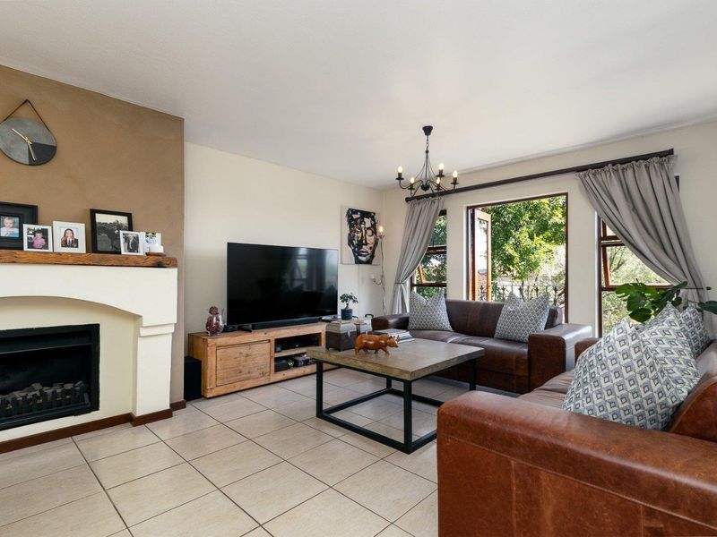 2 Bedroom Loft Apartment/Flat to Rent in Dainfern - Photo 3