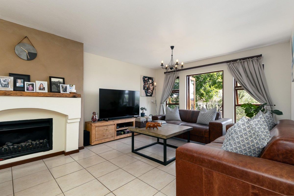 2 Bedroom Loft Apartment/Flat to Rent in Dainfern - Photo 3