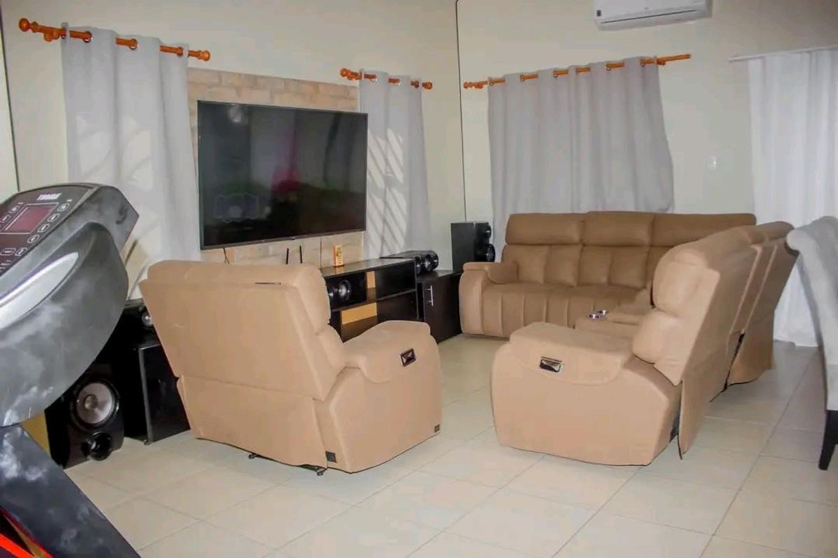 Beautiful Modern House for Sale in Oshakati Ehenye Price: N$ 1,240,000.00  (Exclusive costs) - Photo 5