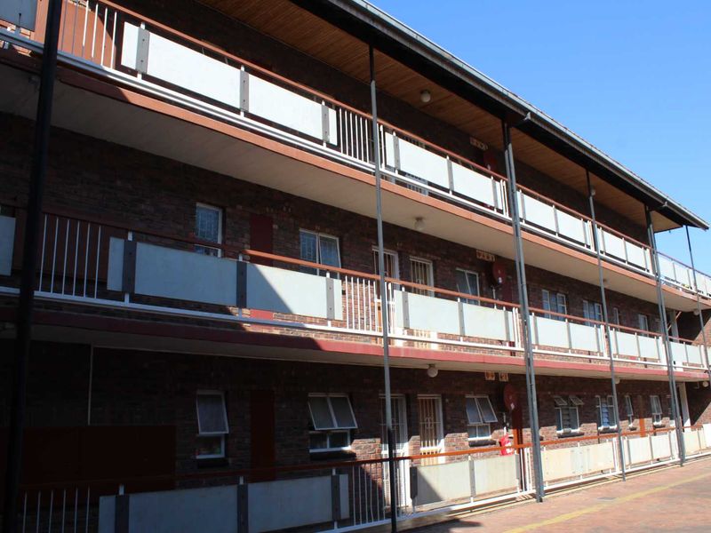 2.5-Bedroom Apartment to Rent in Pretoria Gardens- Suiderland Building - Photo 4