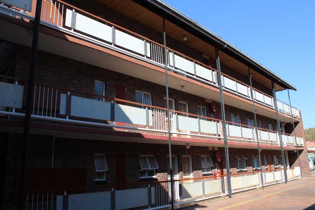 2.5-Bedroom Apartment to Rent in Pretoria Gardens- Suiderland Building - Photo 4
