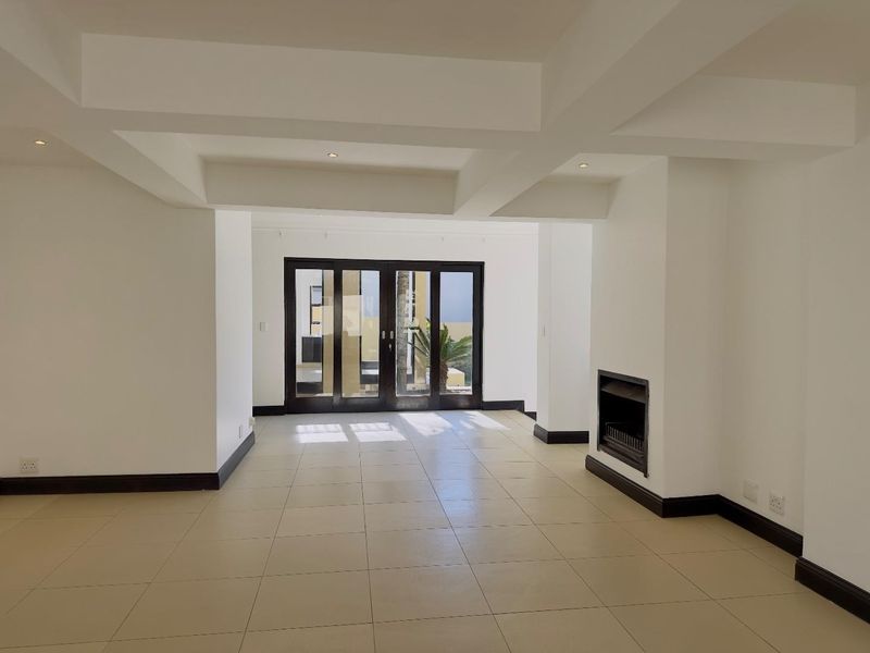 5 Bedroom House for Sale in Blue Valley Golf Estate - Photo 10