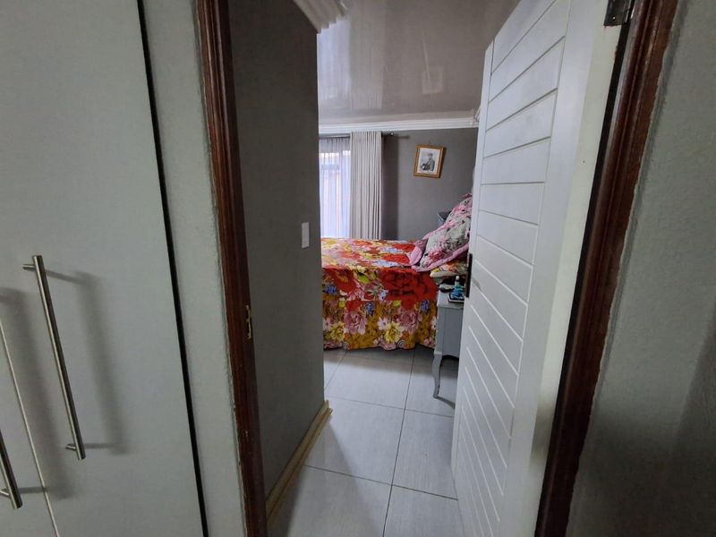 Apartment with a double garage - Photo 9