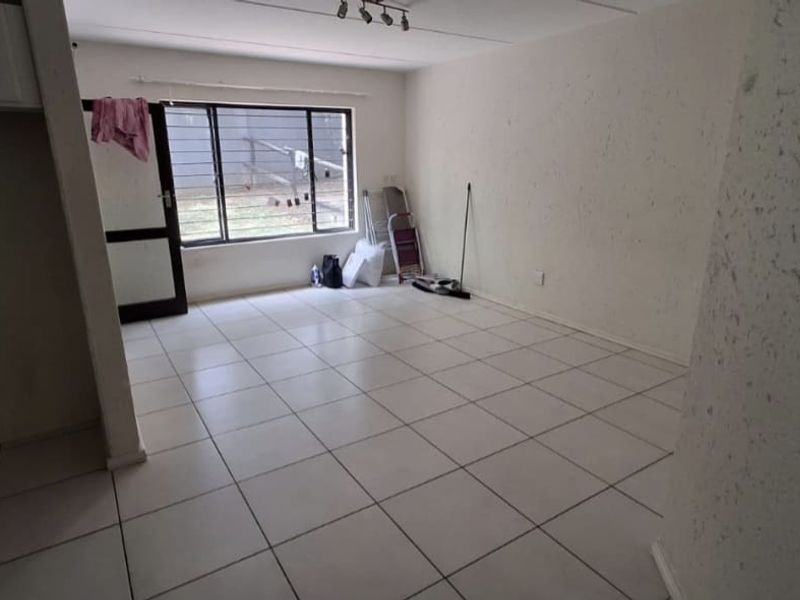 A CHARMING ONE BEDROOM UNFURNISHED GARDEN APARTMENT - Photo 9