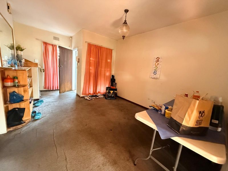 Spacious 3-Bedroom Duplex Townhouse with Private Garden - Photo 6