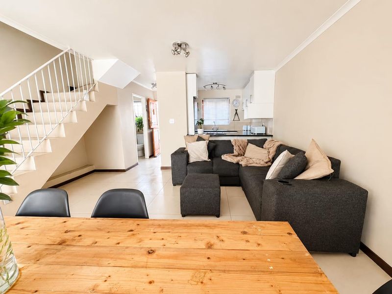 Spacious 3-Bedroom Duplex in Glenwood - Photo 1