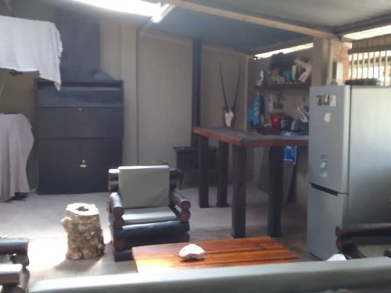 Ideal Family House - Photo 9