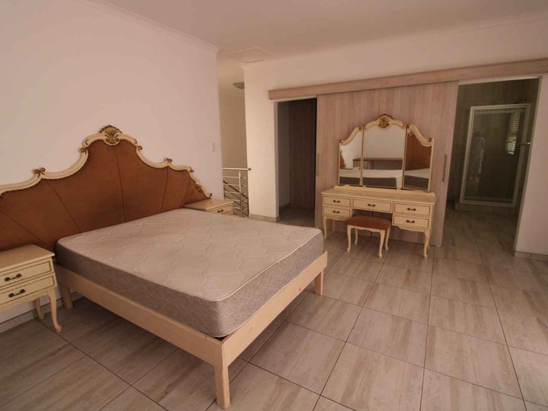 Well located on busy street close to schools. Perfect to Trade and stay. - Photo 8