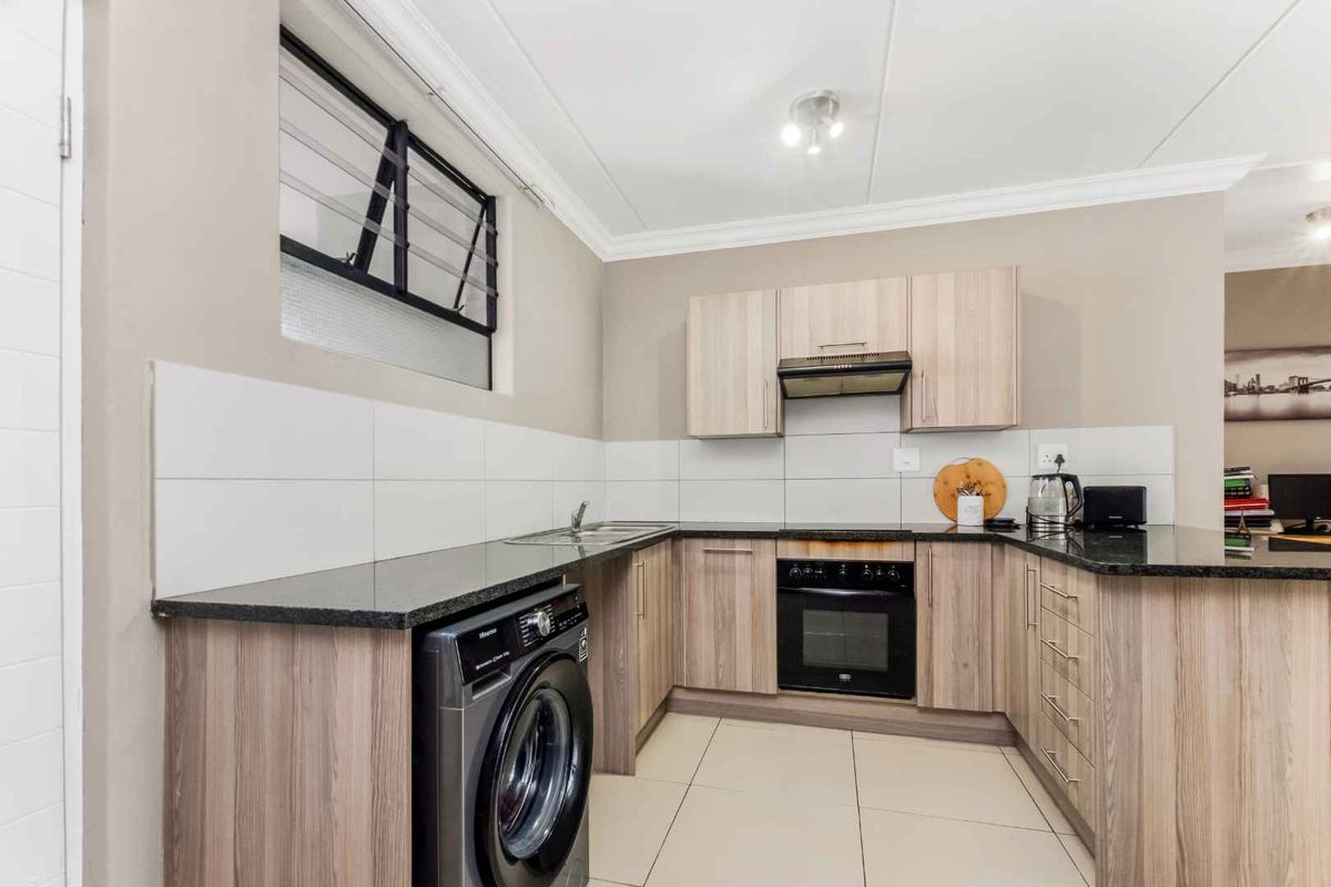 MODERN 2 BEDROOM 2 BATHROOM GARDEN APARTMENT FOR SALE - Photo 5