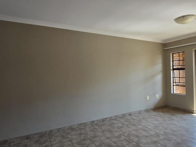 2 Bedroom Apartment for Sale in Magalieskruin, Pretoria - Photo 6