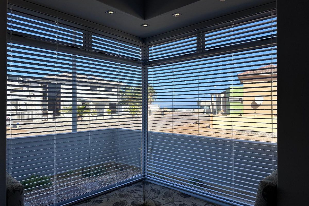 SPACIOUS 3 BEDROOM HOME FOR SALE WITH 3 FLATLETS NEAR WATERFRONT, SWAKOPMUND - Photo 4