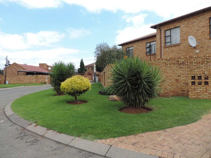 3 Bedroomed Pet friendly duplex for rent in Florentia - Photo 3