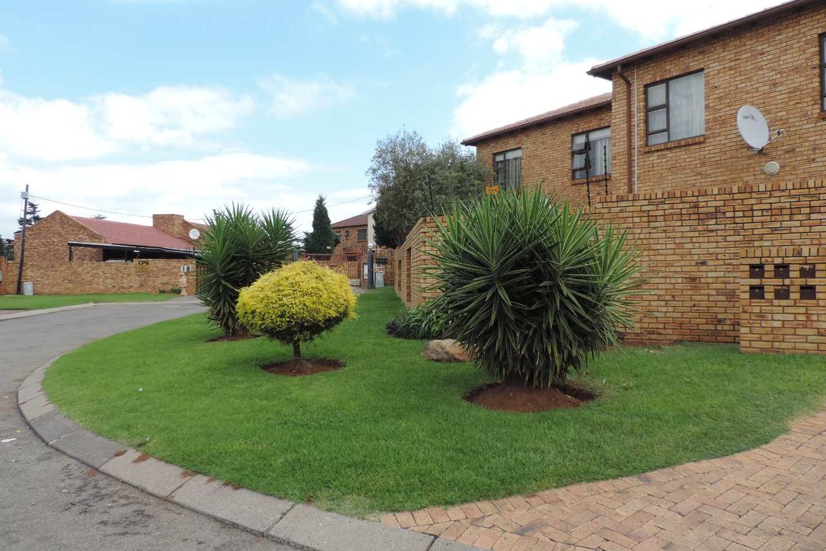 3 Bedroomed Pet friendly duplex for rent in Florentia - Photo 3