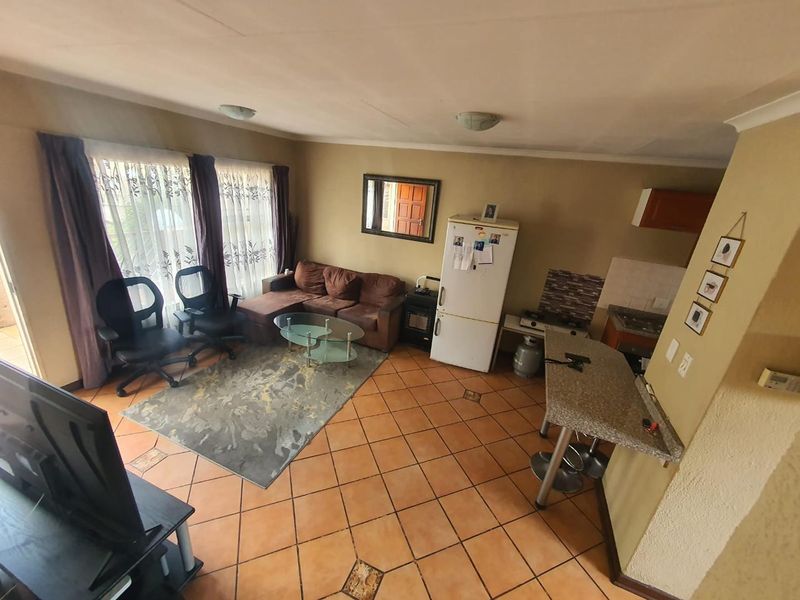 Lakefield Townhouse - Investment Opportunity - Photo 6