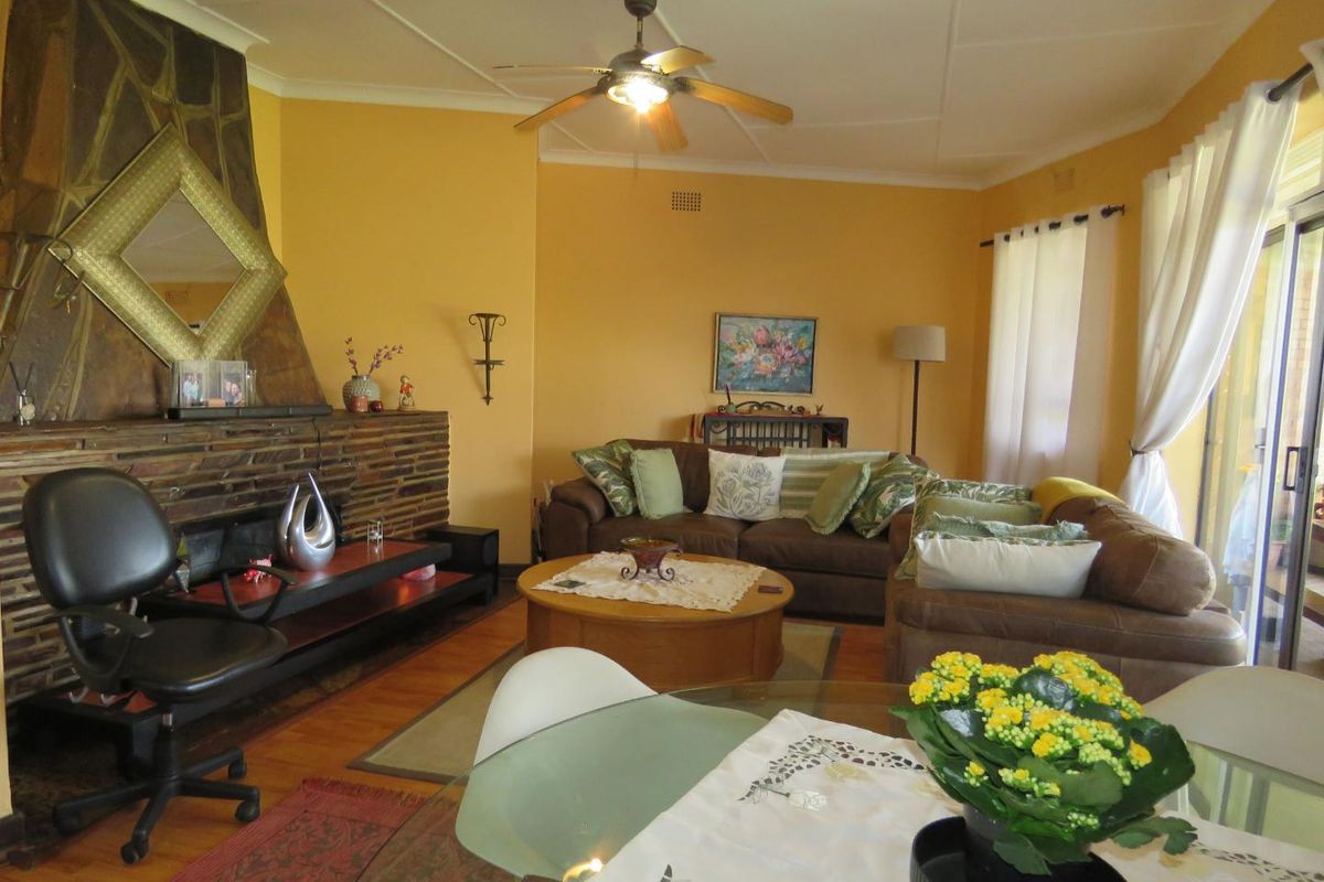 Spacious Florentia Family Living with Private Granny Flat - Photo 5