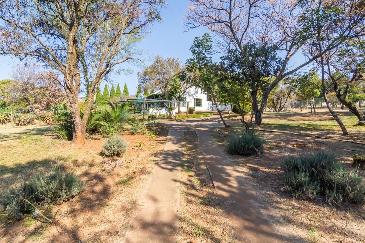 Tranquil rare Gem with  a subdivision approval For Sale in Protea Ridge - Photo 5