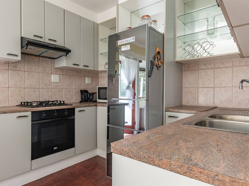 2 Bedroom Apartment in Rosebank - R1,595m - Photo 7