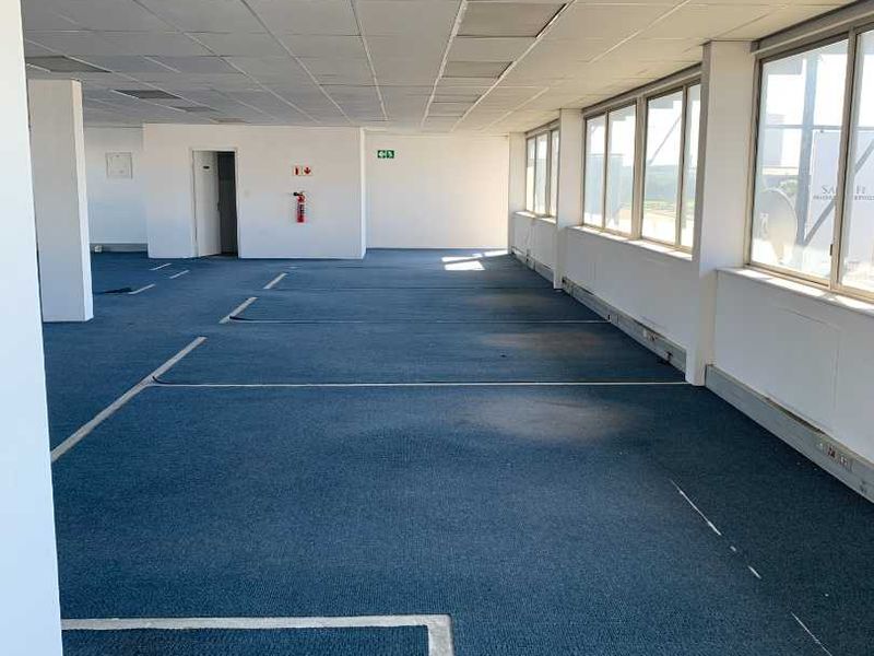 Offices in 24 hour security complex - Photo 4