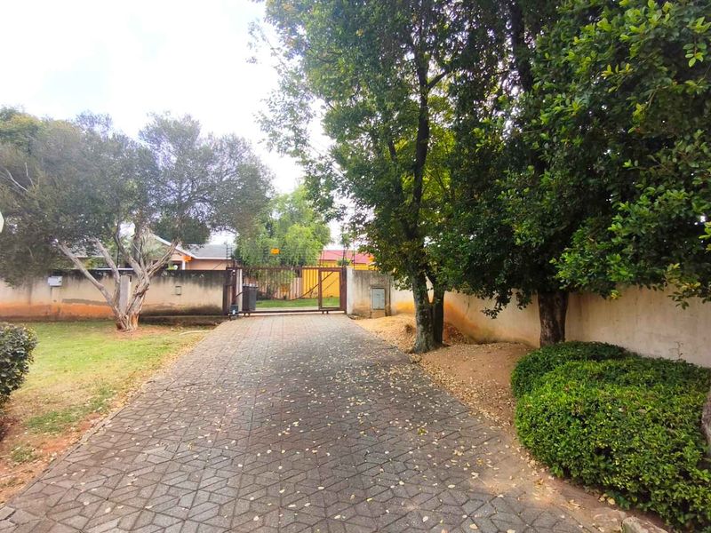 STUDIO GARDEN COTTAGE FOR RENTAL IN MONDEOR - Photo 3