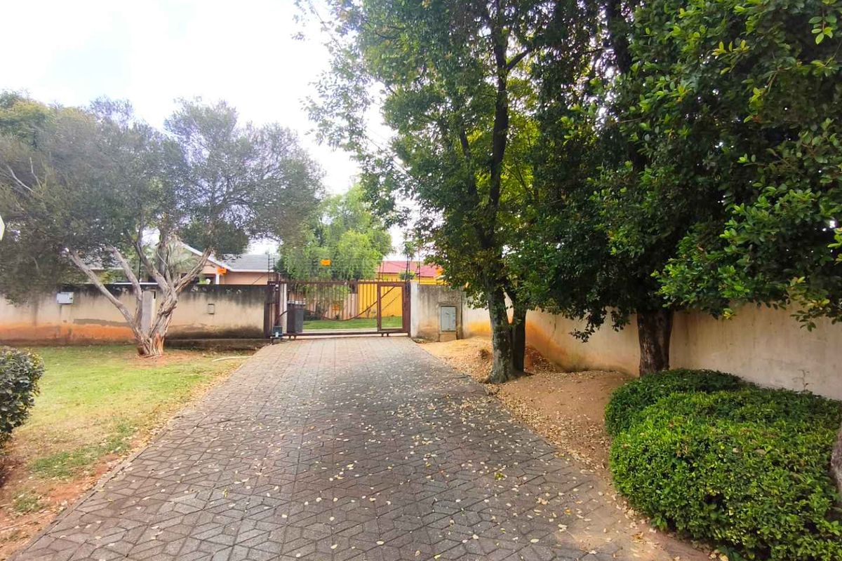 STUDIO GARDEN COTTAGE FOR RENTAL IN MONDEOR - Photo 3