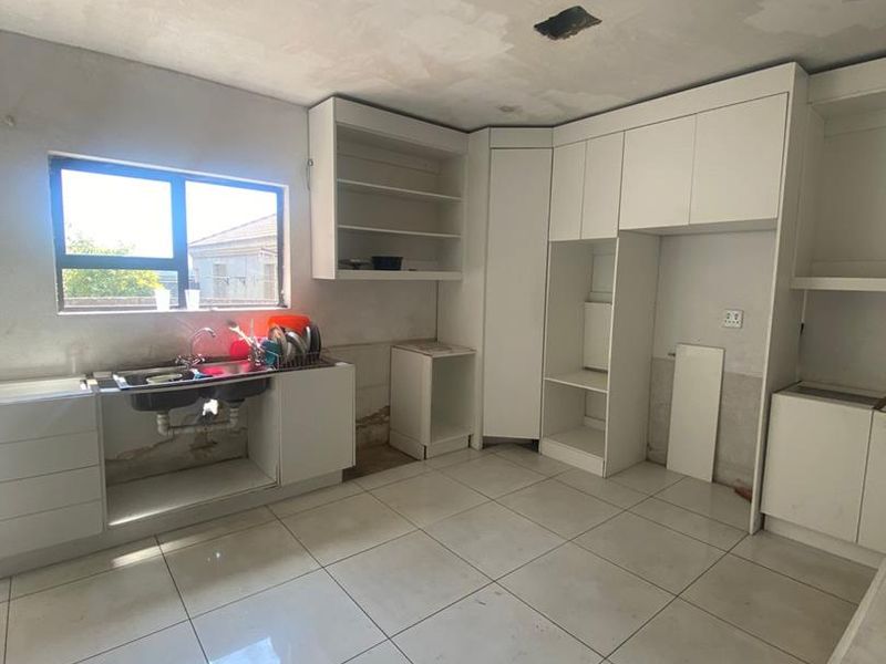 6 bedroom home for sale - Photo 9