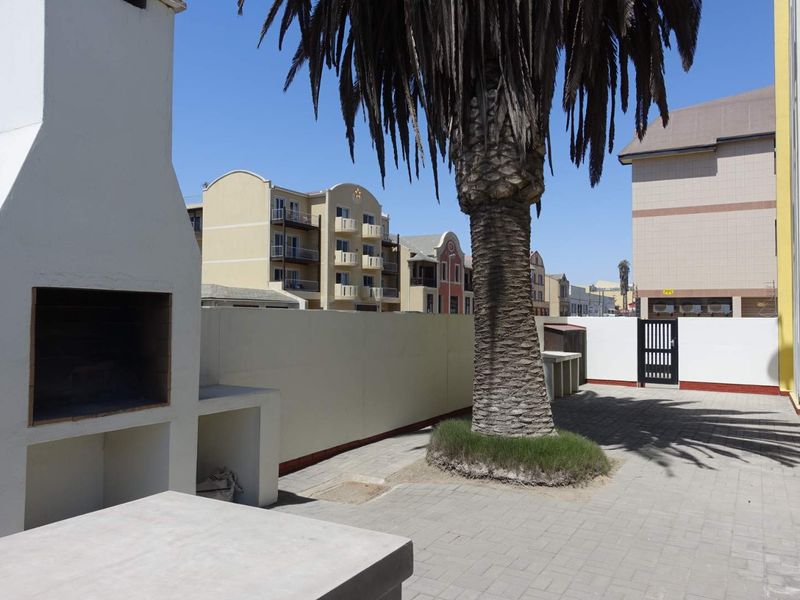 PRIME LOCATION! Seafront Ground floor apartments with view over the jetty - Photo 9