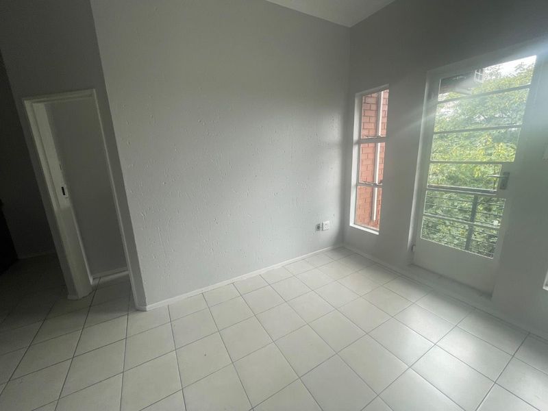 2 Bedroom 3rd Floor Apartment to Rent in Kempton Park - Photo 6