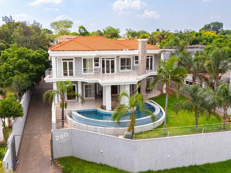 Rare 6-Bedroom Ambassadorial Residence with breathtaking views - Photo 4